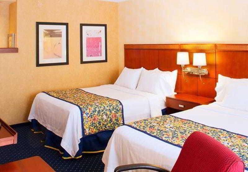 Courtyard Tacoma Downtown Hotel Bilik gambar